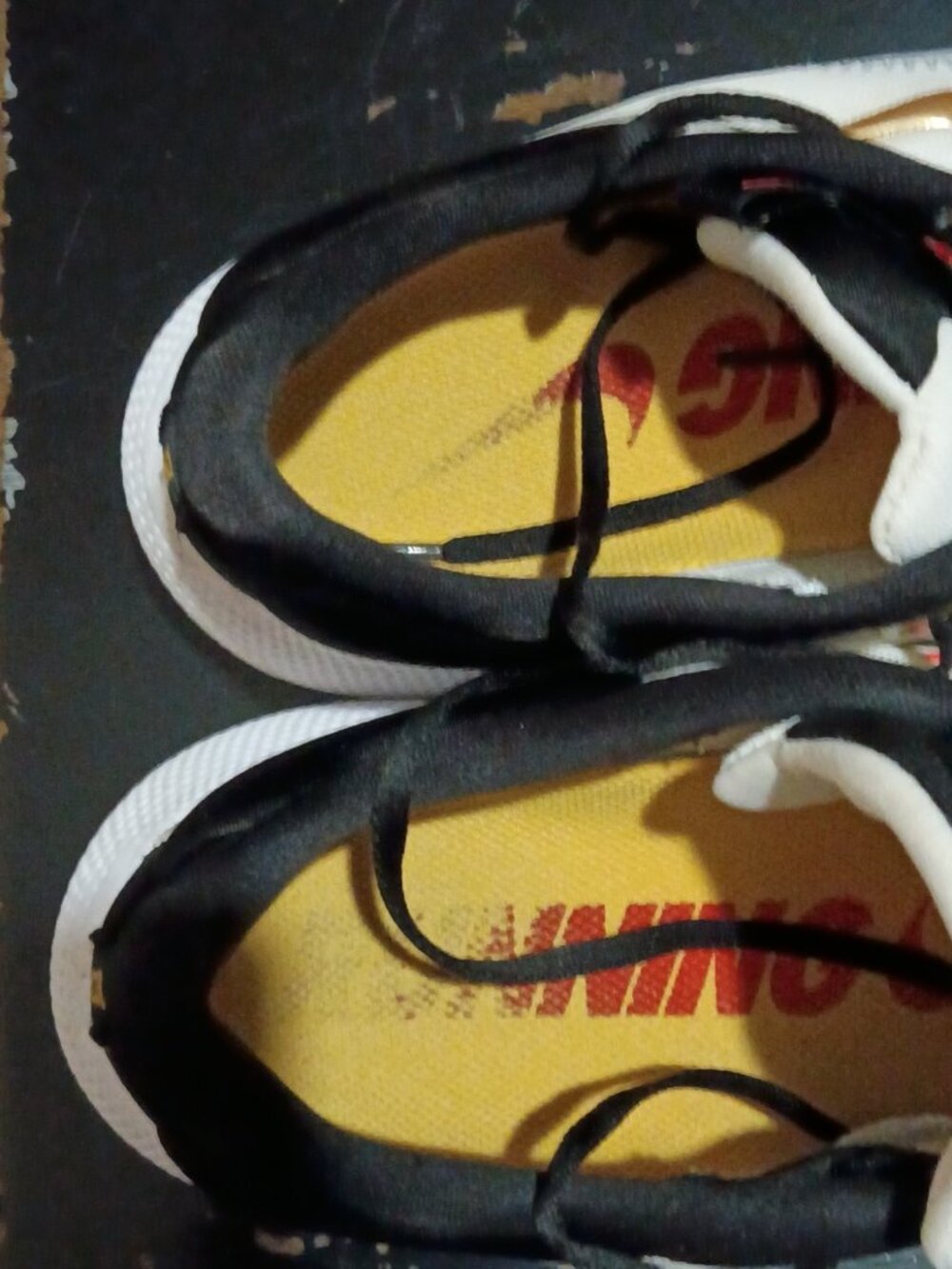 Nike React Escape Run Women's Size 8.5 White Black Gold Running Shoes CV3817-103 - Picture 11 of 13